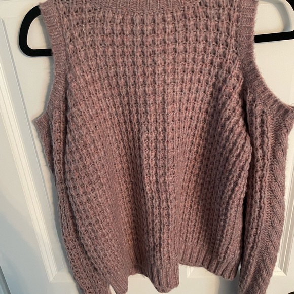 Express Cutout Shoulder Sweater - Picture 7 of 10